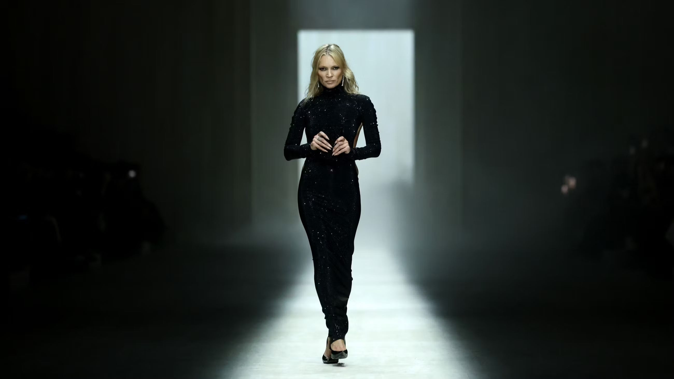 À Milan, sa majesté Kate Moss signe son grand retour chez Gucci