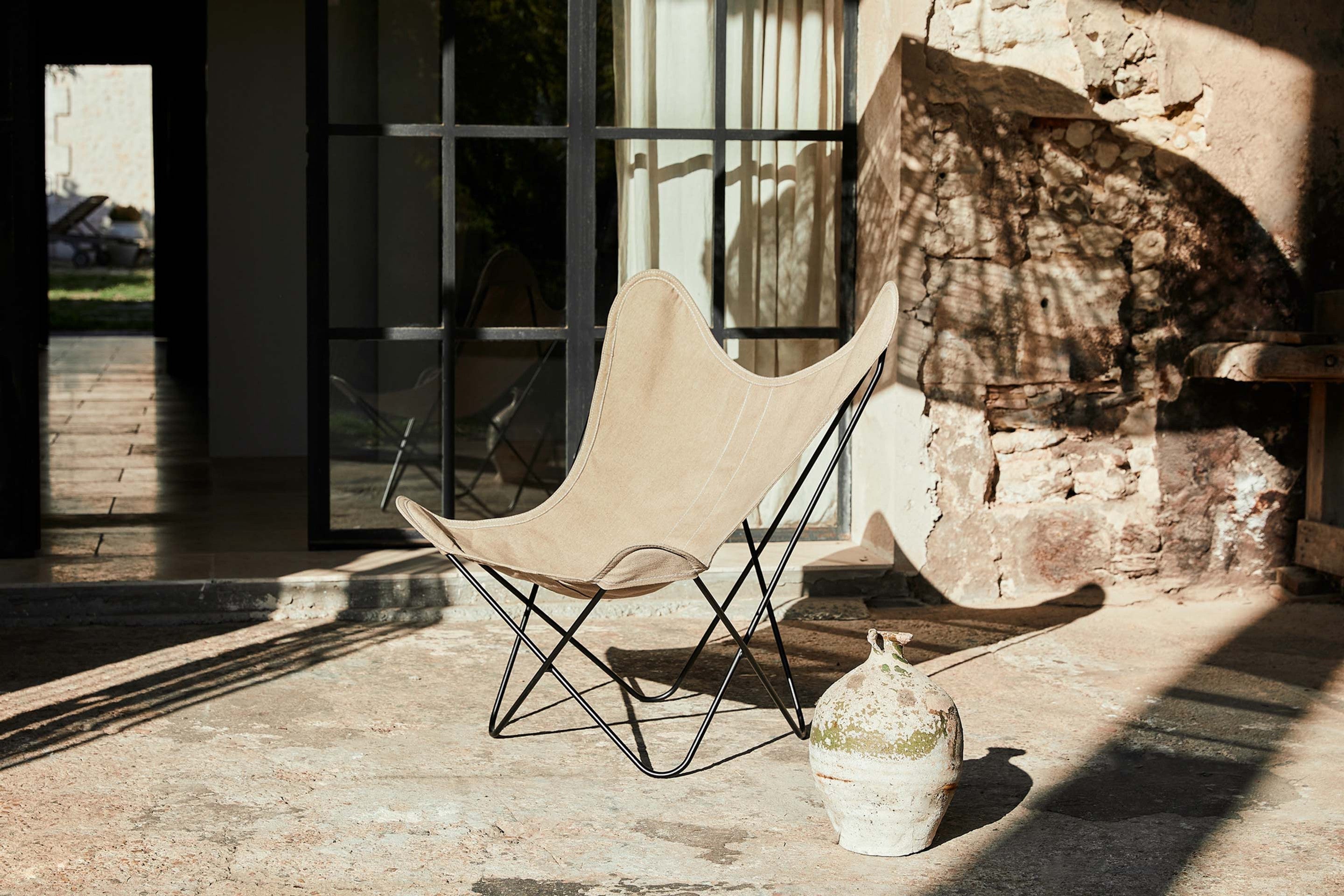 Le fauteuil "Butterfly" : pourquoi cette forme continue de traverser le temps