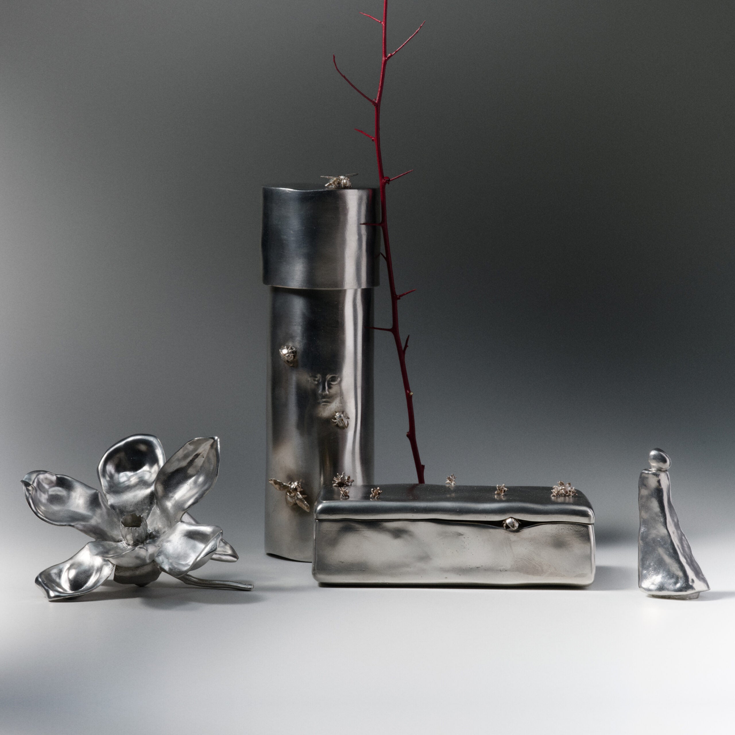 Caron signe un nouveau chapitre créatif avec une capsule onirique d’objets d’art