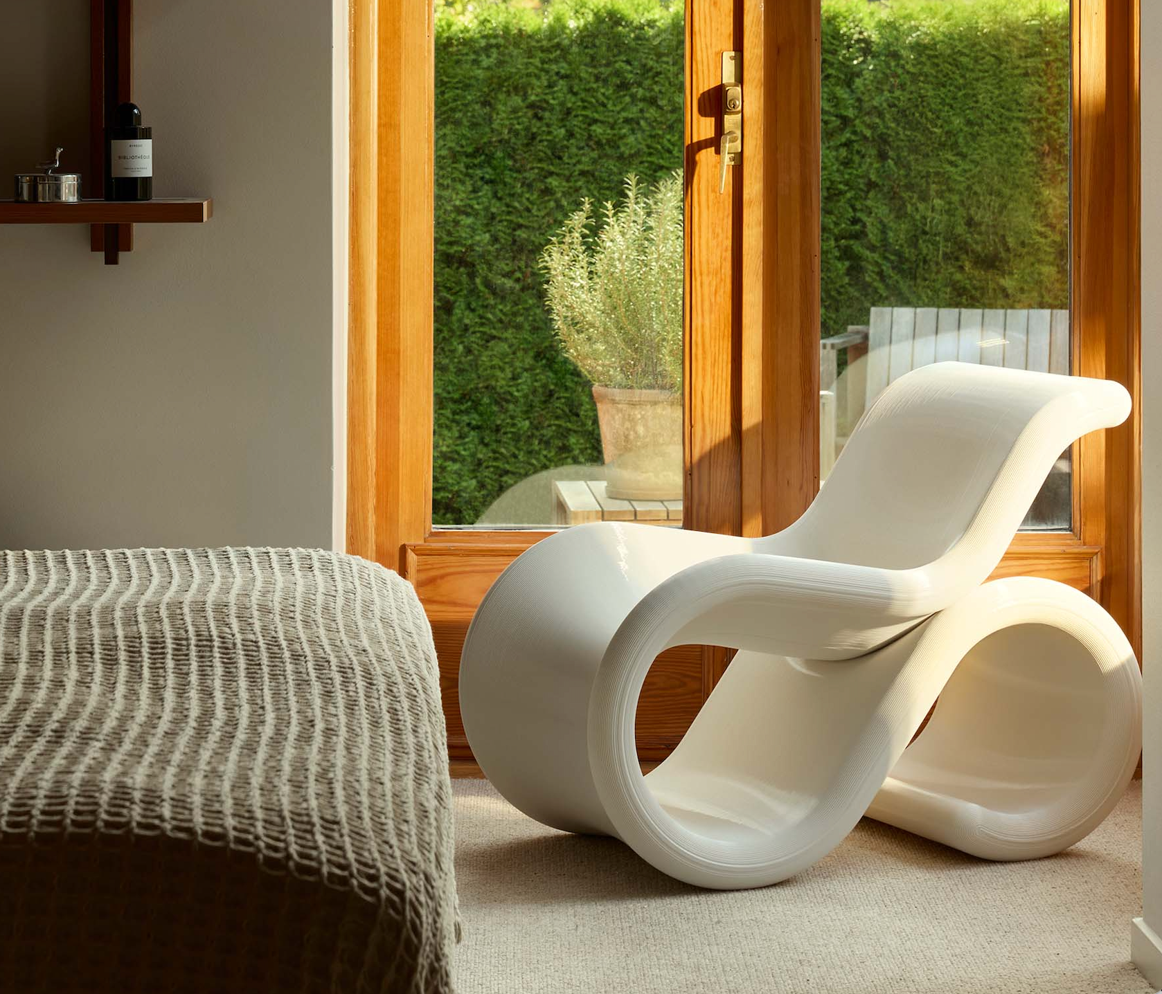 CRÈME ATELIER dévoile une sculpture fonctionnelle inspirée de la gourmandise