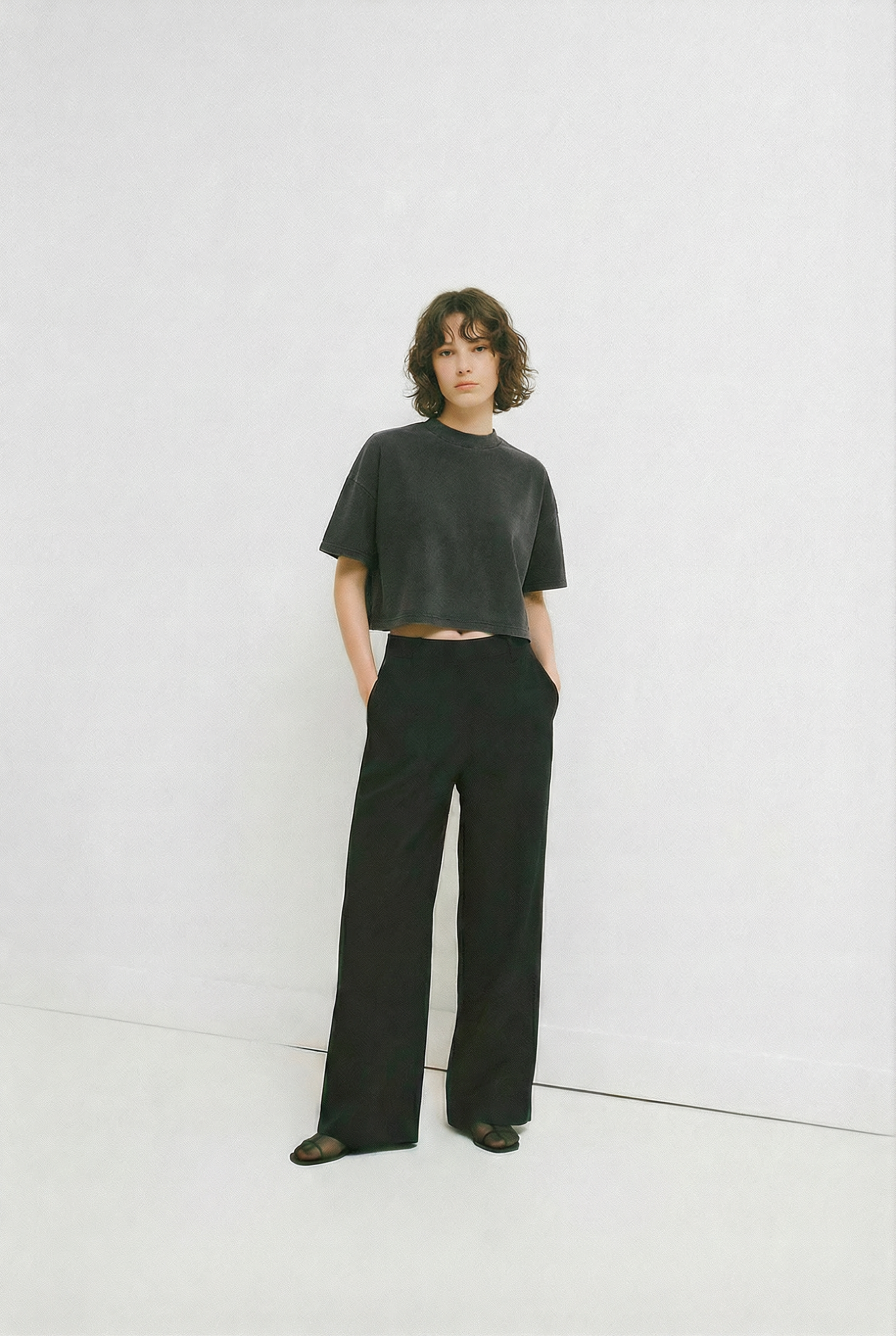 Tee-shirt noir délavé cropped